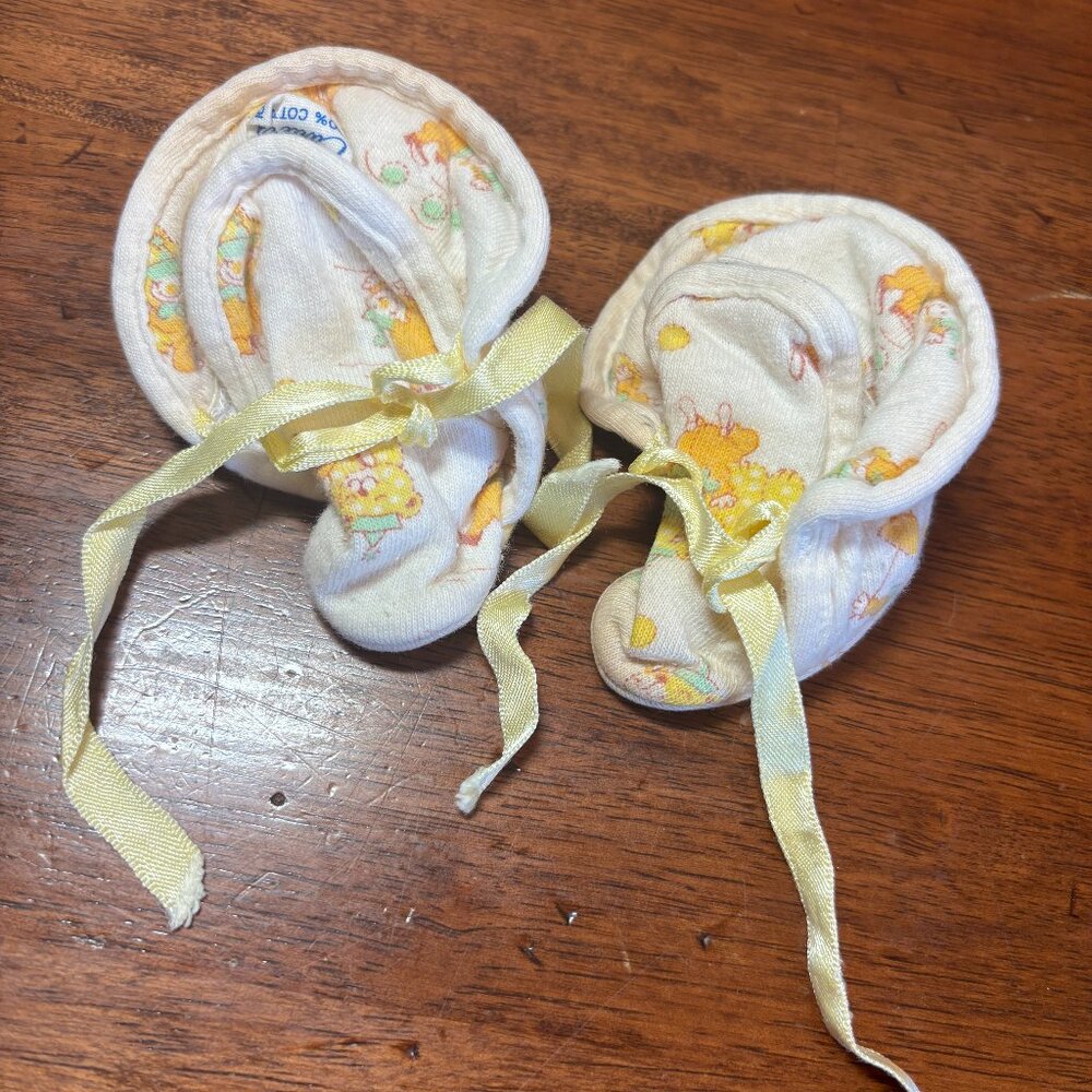 Vintage Carter's Yellow Bear Baby Booties!